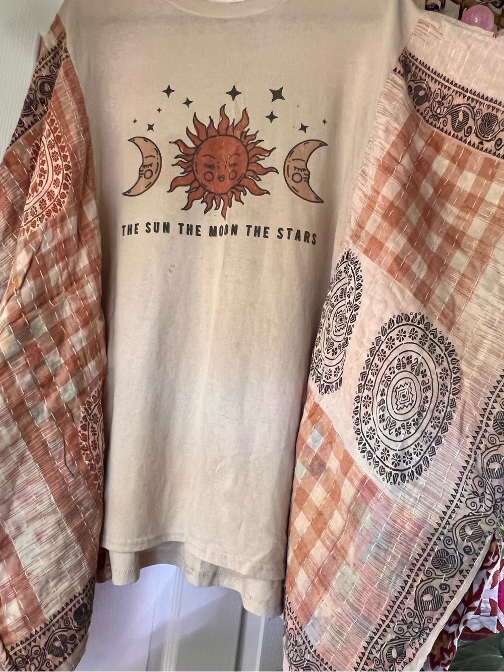 Upcycled vintage Sun and Moon tee with Kantha - Picture 2 of 3